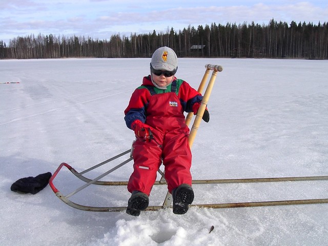 little-girl-on-frozen-lake-2-1407101-640x480