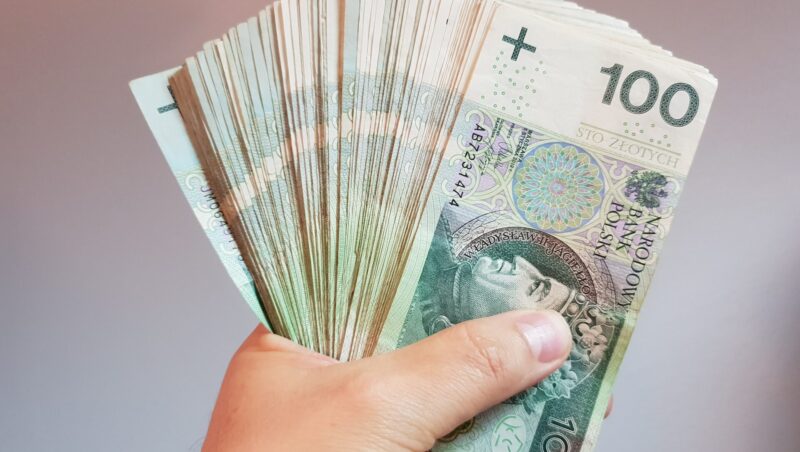 otrzymanie pożyczki.