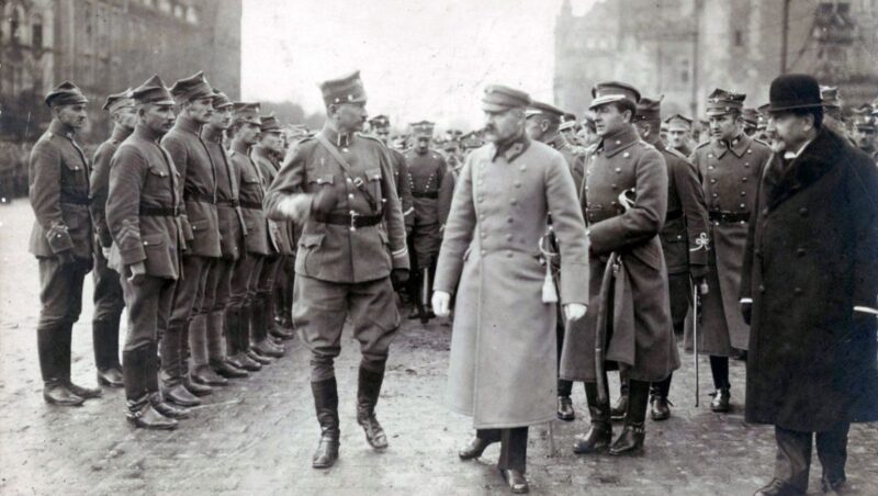 Józef Piłsudski podczas wizyty w Poznaniu 27 października 1919 roku. Z lewej: gen. Józef Dowbor-Muśnicki, z prawej mjr Bolesław Wieniawa-Długoszowski, Władysław Seyda Fot. Centralne Archiwum Wojskowe