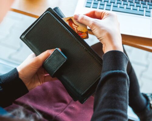Od jakiego wieku można mieć kartę kredytową